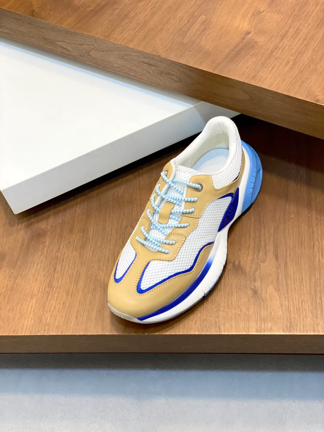 Men's shoes 💰740 AMIRI's new men's casual sports shoes, made of first-layer cowhide leather uppers and spliced ​​with original breathable mesh, rich in three-dimensionality, contrasting color design, simple style, fashionable and sporty, breathable mesh lining, original ultra-light outsole, a must-have item for daily leisure! Size: 38-45 (38, 45 customized)